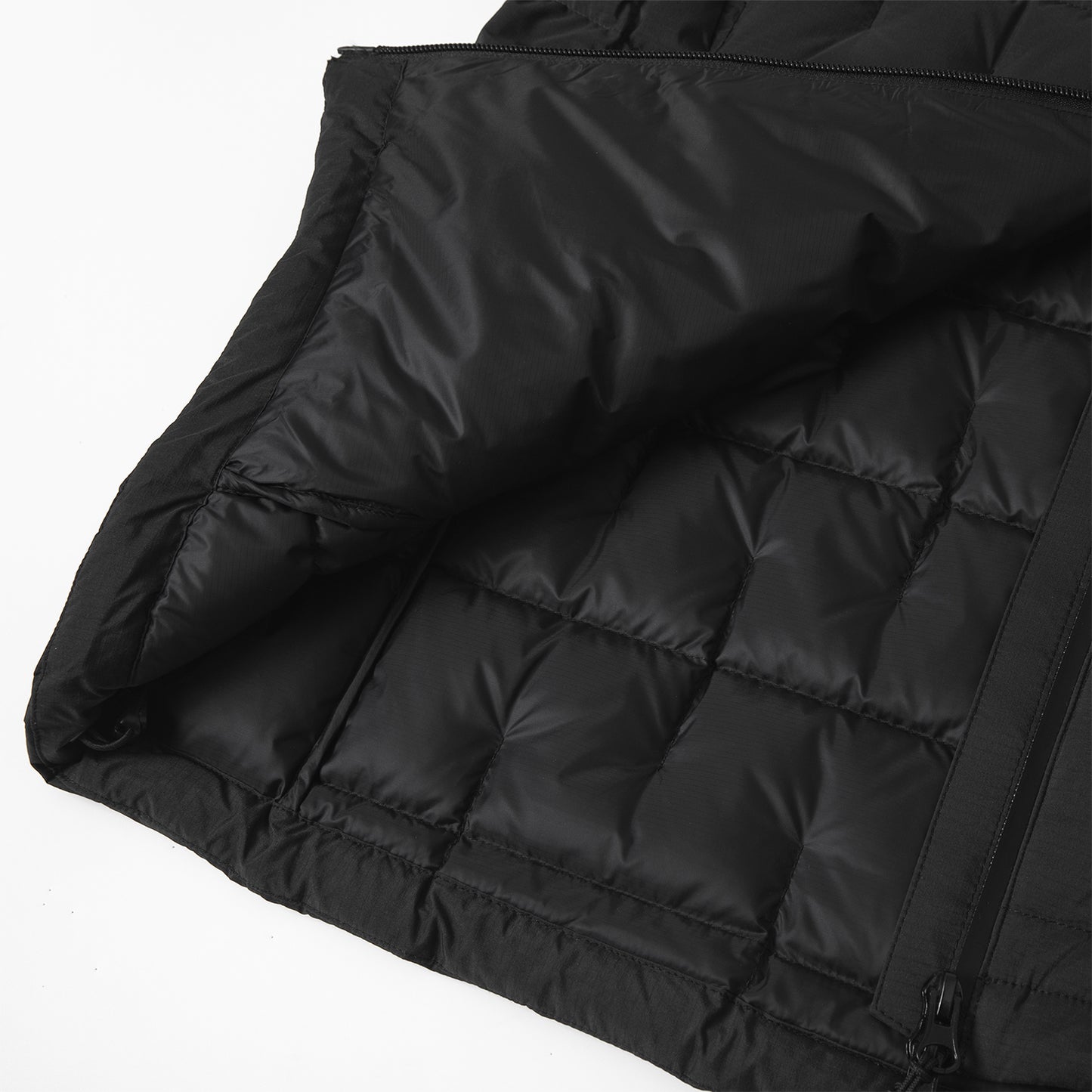 CLASSIC HOODED DOWN JACKET