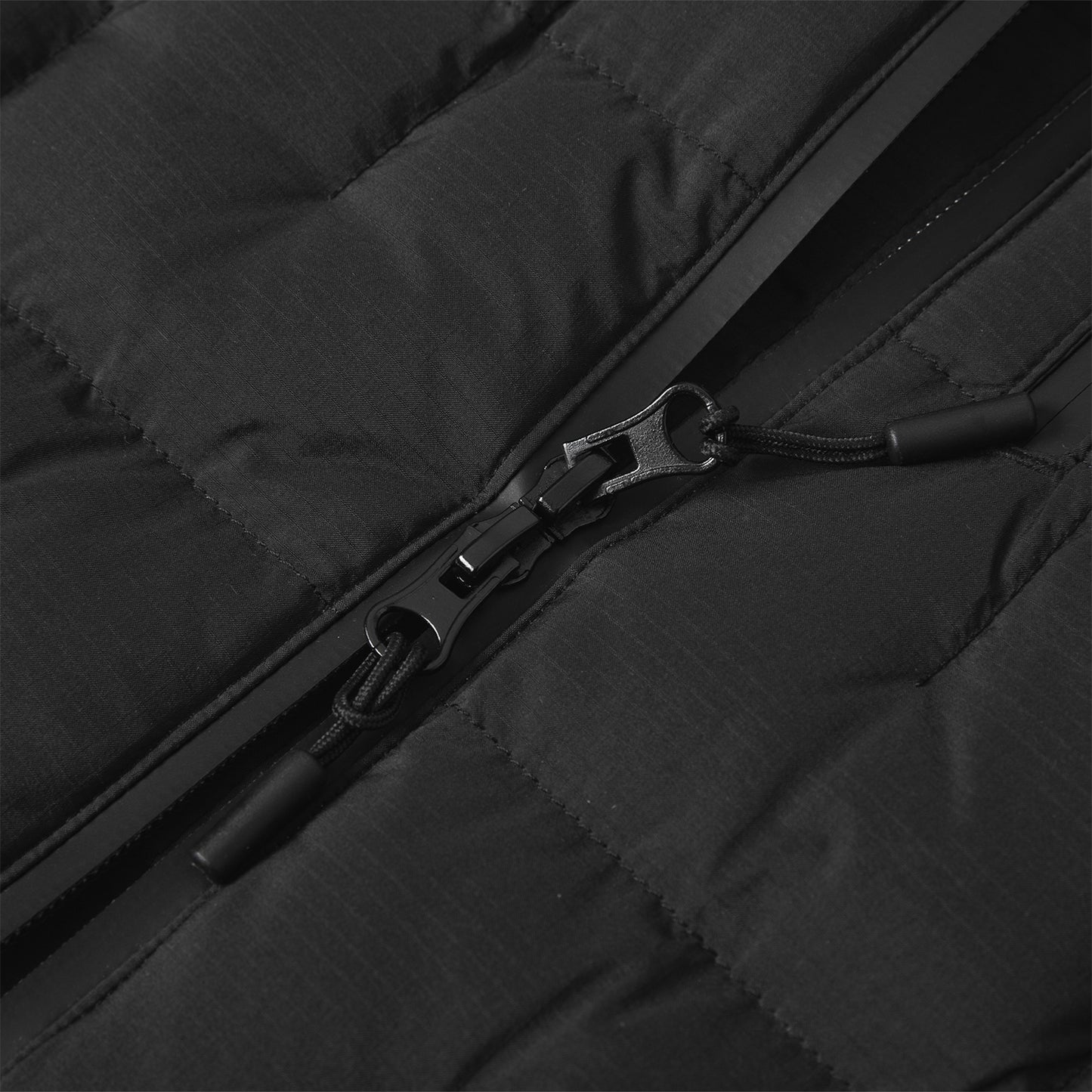 CLASSIC HOODED DOWN JACKET