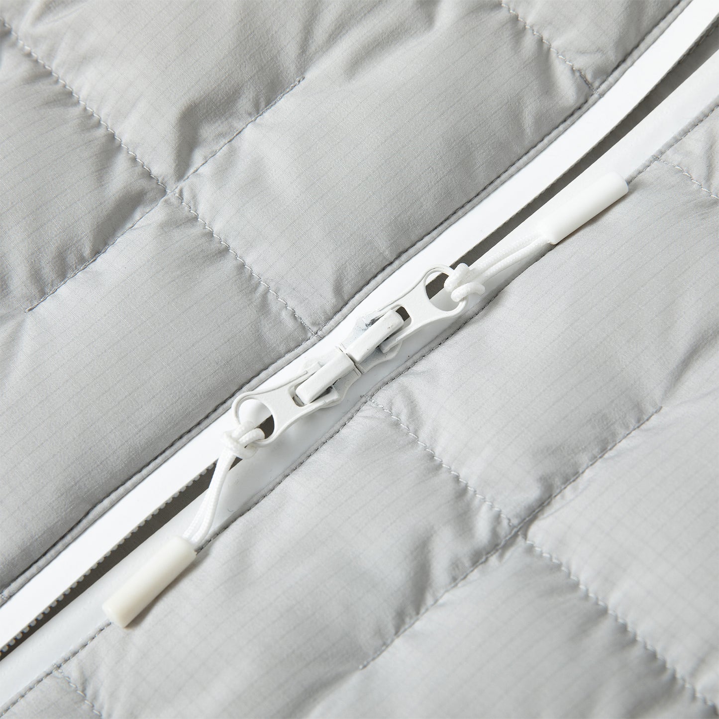 CLASSIC HOODED DOWN JACKET